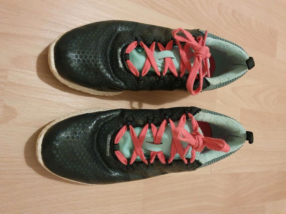 Adidas Lauf-/ Trekkingschuhe in Nauheim