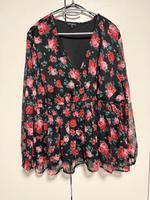 Tolle Bluse mit Blumenmuster in 52 - neu! Berlin - Spandau Vorschau