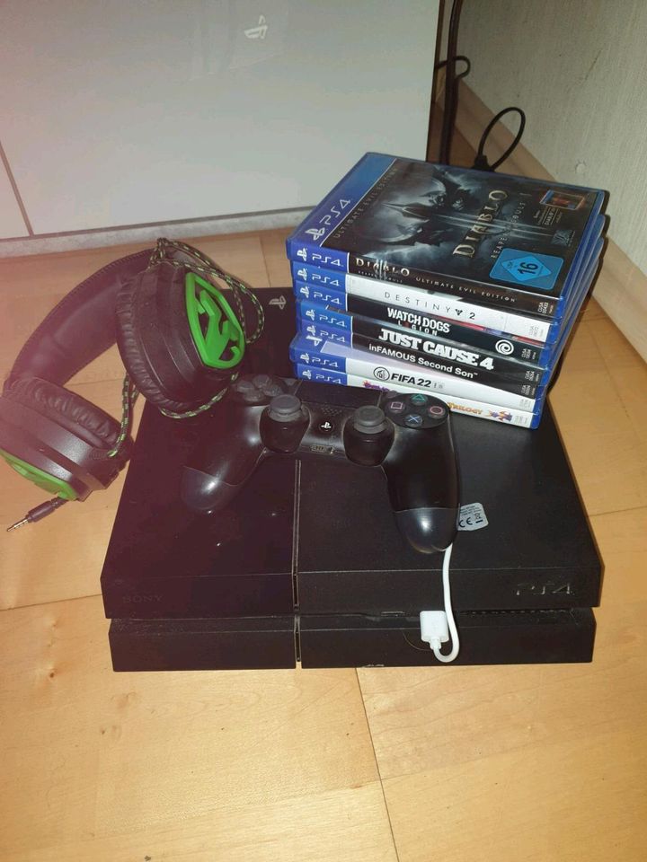 Play Station 4 sehr guter Zustand, 1 Controller, 7Spiele, Headset in Erkelenz