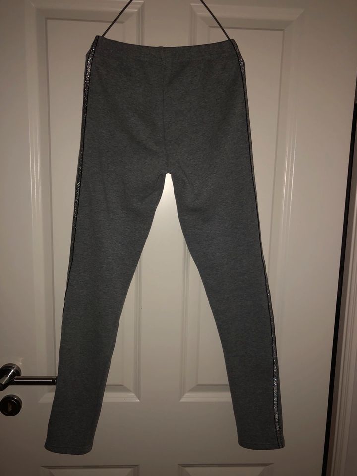 ❤️Sehr schöne Staccato Glitzer Jogginghose Sweathose Hose 170/176 in Stedesand 