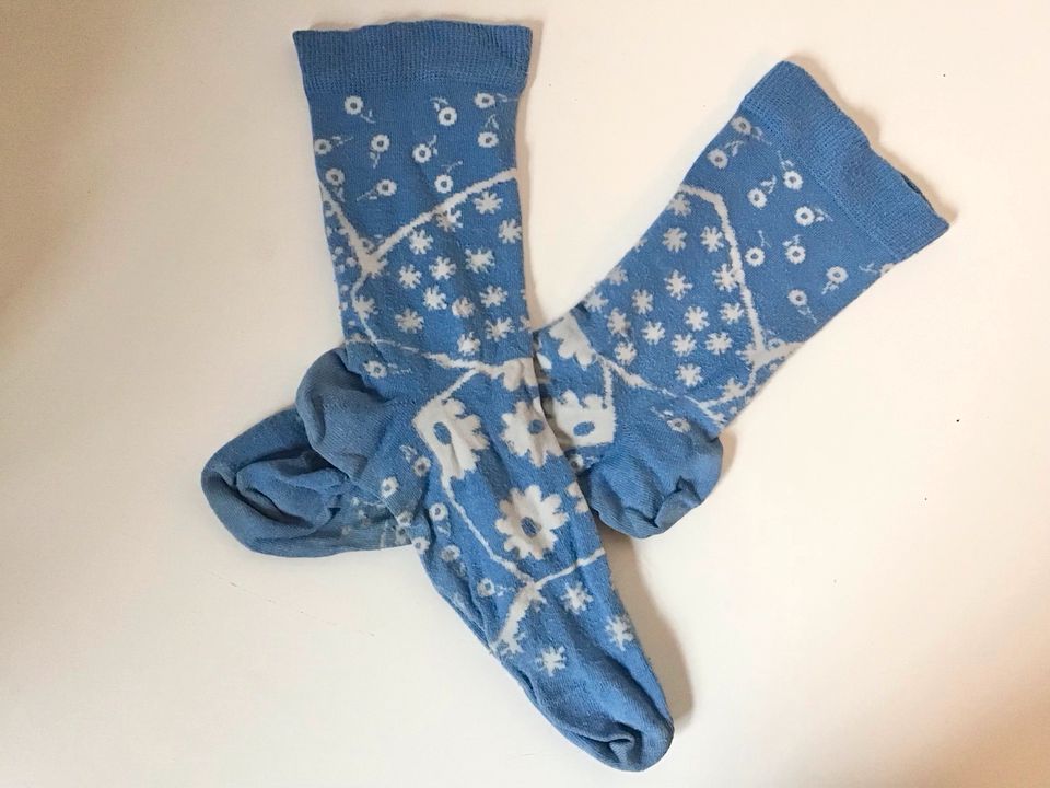 Happy Socken Design weiß blau Blume floral Vintage witzig 39 40 in Ustersbach