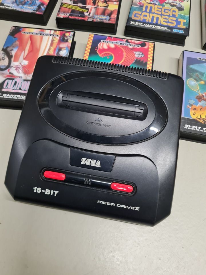 Sega Mega Drive II  mit 7 Spielen in Erftstadt