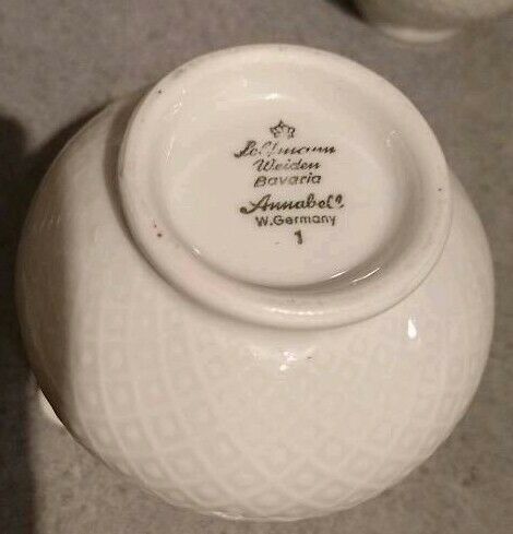 Suche: 1 Tasse, 1 Milchkanne Seltmann Weiden  Bavaria Annabell 1 in Buch