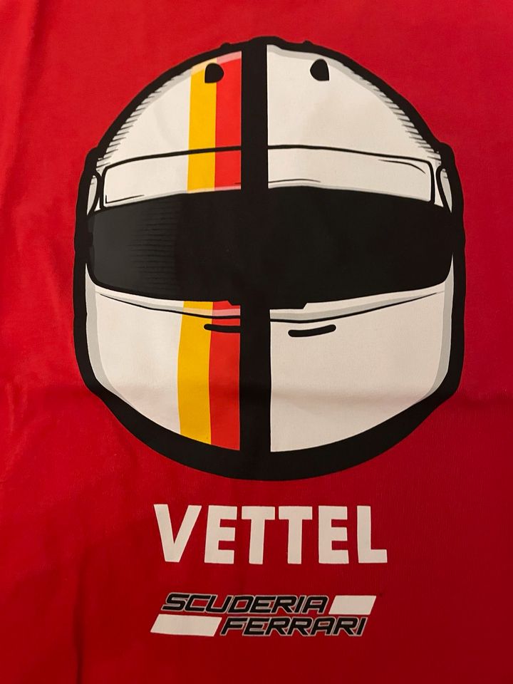 Scuderia Ferrari Vettel Formal 1 F1 T Shirt Gr.M Neuwertig in Karlsruhe