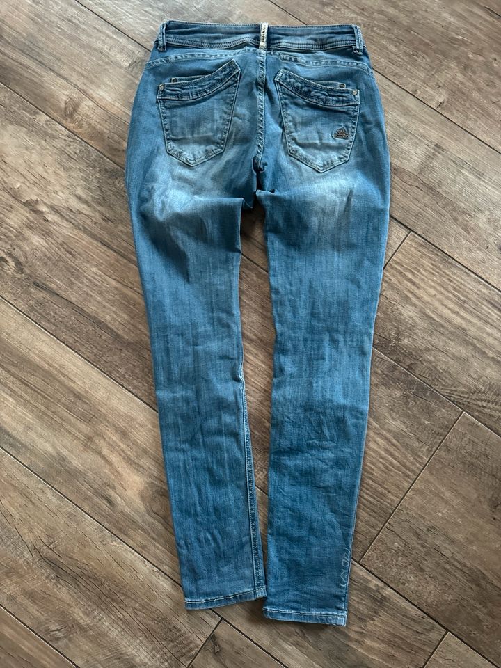 Buena Vista Jeans Hose Malibu Gr. S Schmetterlinge in Mülheim (Ruhr)