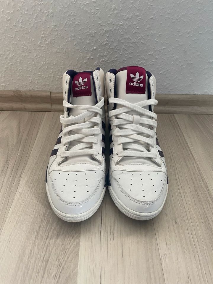 Adidas Damenschuhe Größe 39 weiß/lila in Welzheim