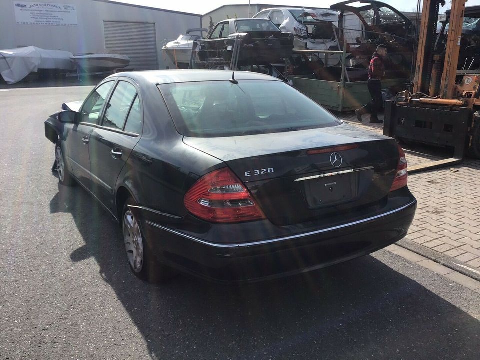 Mercedes W211 E320 grau Metalic Bj:2004 150811Km in Havixbeck