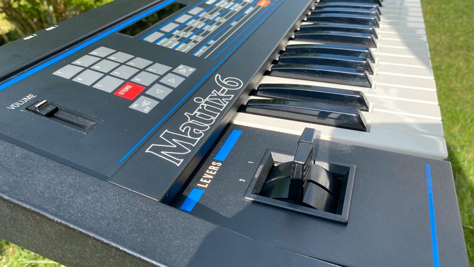 Oberheim Matrix 6 Synthesizer in Griesheim