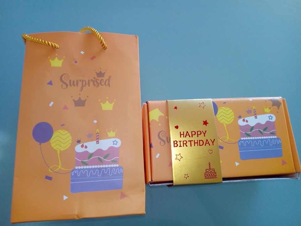 Surprise Box mit fliegenden Schmetterlingen + passender Tüte in Engen