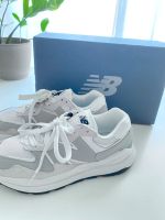 New Balance Sneaker 40,5 grau weiß Kreis Pinneberg - Pinneberg Vorschau