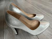 Neu Pumps Peter Kaiser Silber Gr. 5,5 39 Hessen - Mainhausen Vorschau