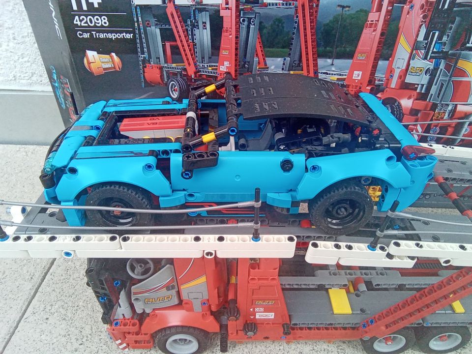 Lego Technic 42098 Autotransporter inkl. Extra Fahrzeug in Kitzingen