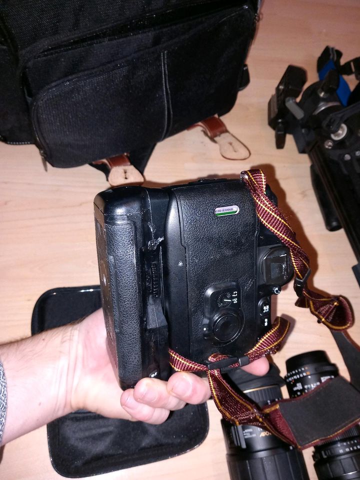 Kameras Nikon F100 & Nikon F50 & Trip AF Super + Zubehör in Bad Boll