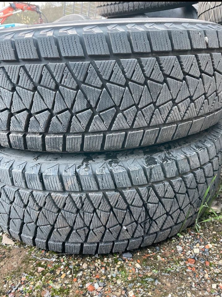 Winterreifen 215/70 R 16 100S 6,5 mm Brigestone in Friedberg (Hessen)