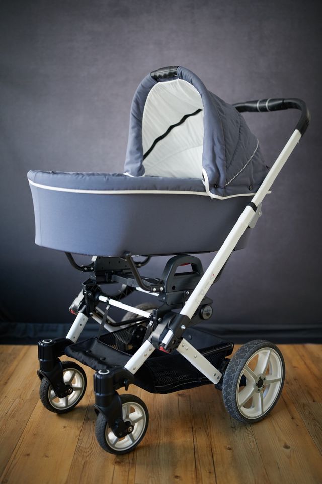 Neuwertiger Kinderwagen Hartan VIP GT + Babywanne+Zubehör in Bielefeld