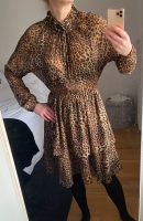 NA-KD Kleid Leoprint Chiffon mit Taillenraffung Düsseldorf - Oberkassel Vorschau