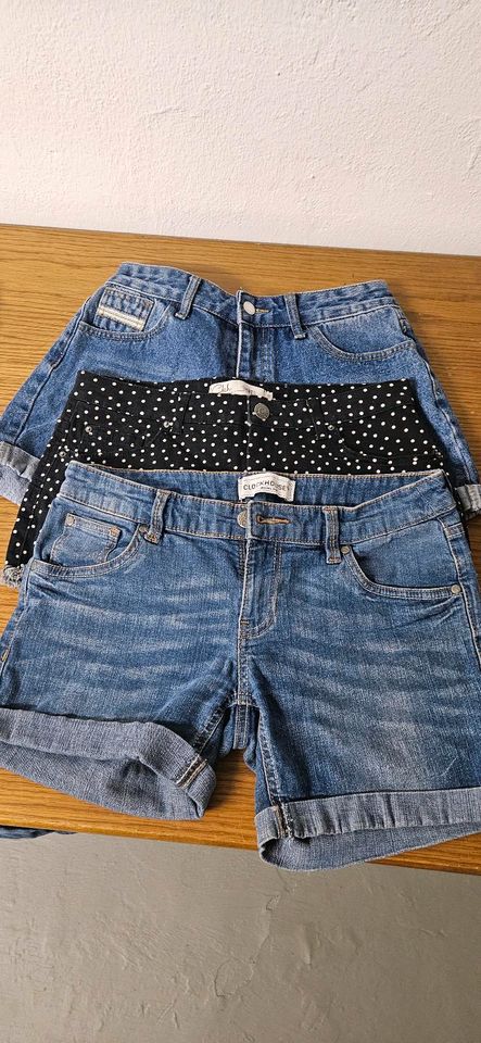 3 Mädchen Jeans Shorts gr. s/m eine Jeanshose gratis dazu in Hannover