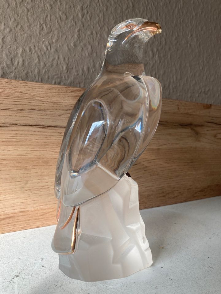 Adlerfigur aus Glas in Berlin