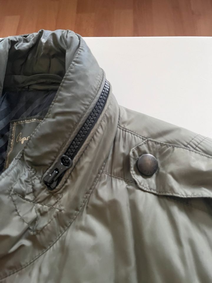 Pepe Jeans Übergangs-Jacke oliv-grün top Zustand Gr. M gefüttert in Berlin