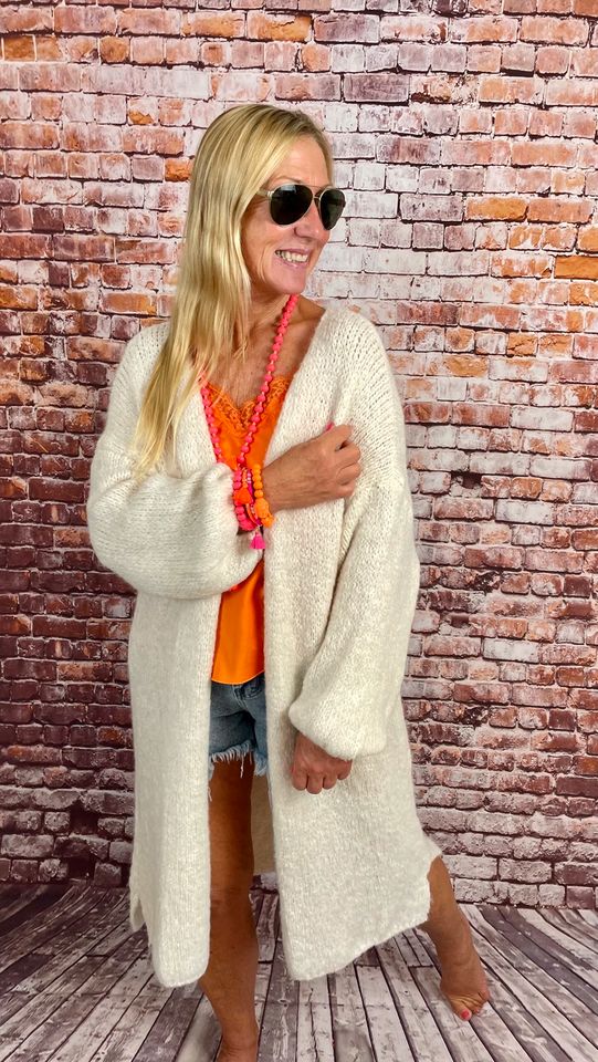 Traumhafte hochwertige Ibiza Maxi Strickjacke „Peace & Love“ in Bochum