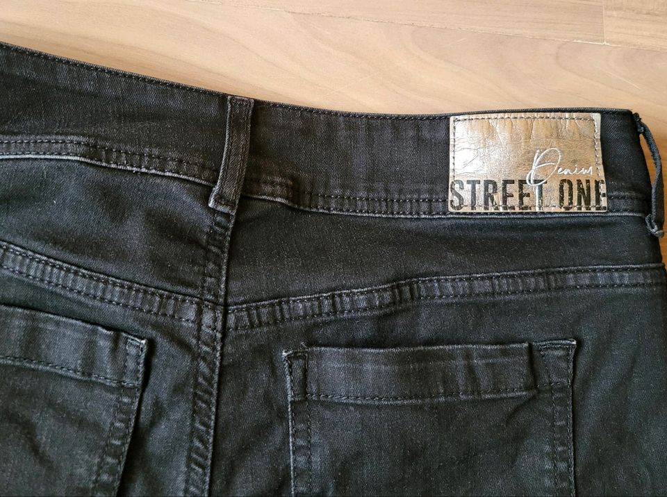 Jeans Gr 29/30  &  30/30 schwarz von street one Style York in Pönitz