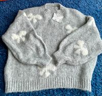 Mioni Pullover grau weiß Blumen Design OneSize super weich neu Nordrhein-Westfalen - Wachtberg Vorschau