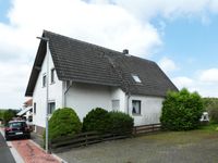 AUMÜLLER-Immobilien - Großzügig geschnittenes Einfamilenhaus mit Carport, Freisitz und Gartenfläche Hessen - Wächtersbach Vorschau