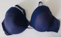 Blauer BH mit gefütterten Cups und Spitze, Größe 95D Hessen - Hünstetten Vorschau