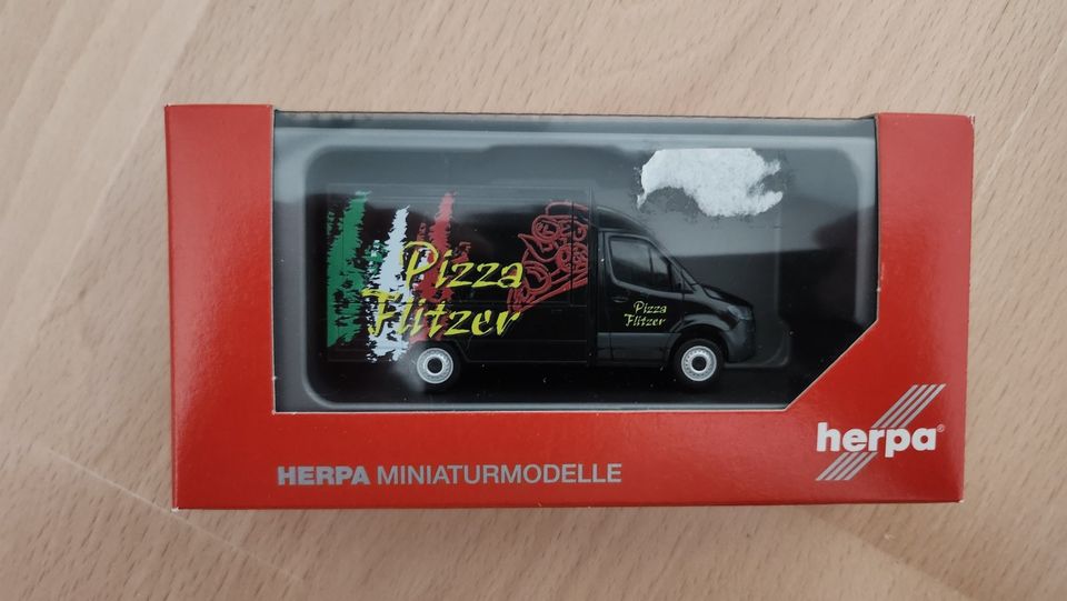 Herpa 095884 Mercedes Benz Sprinter Foodtruck Pizza Flitzer 1:87 in München