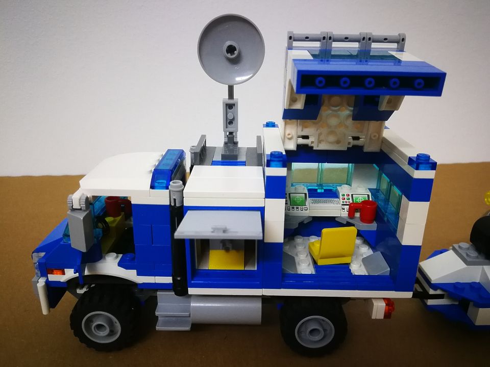 Lego City 4205 - Polizeikommando LKW und Polizeiboot in Hamburg