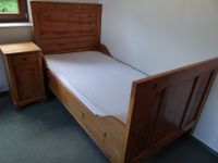 2 Weichholz Betten antik, Kinderbetten, mit Nachtschränken Niedersachsen - Bad Iburg Vorschau