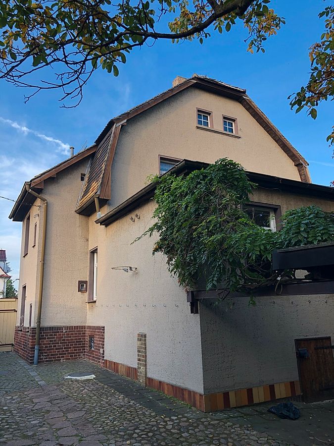 +Zweifamilienhaus mit großem Grundstück und Nebengebäuden in Leipzig-Plaußig+ in Leipzig