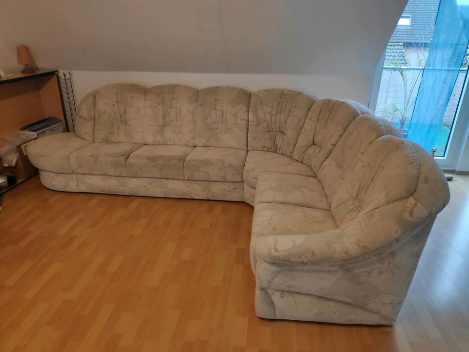 Sofa und Sessel in Augustdorf