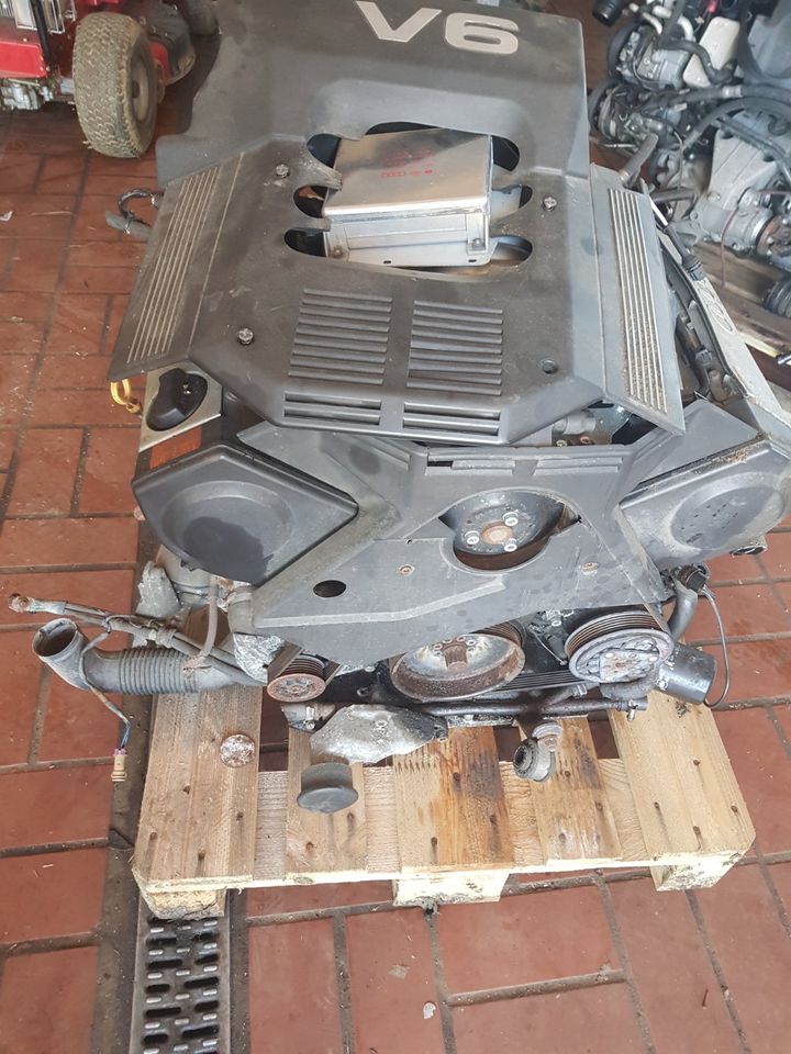 Audi A6 C4 100 V6 Motor mit Getriebe und Anbauteile in Wunsiedel