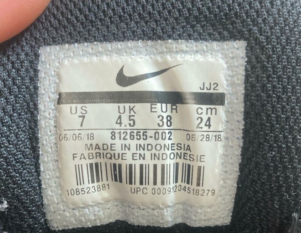 Nike Sneaker für Damen - schwarz - Gr.38 in Helmstadt