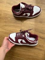NIKE Dunk‘s // rot/violett/Bordeauxrot // EU 40 // guter zustand Bayern - Barbing Vorschau