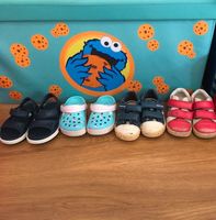 Kinderschuhe 21 Crocs Clogs Sandalen Turnschuhe Gummistiefel Nordrhein-Westfalen - Kaarst Vorschau