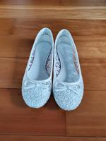Ballerinas weiß mit Spitze / Brautballerinas / Brautschuhe Gr. 39 Sachsen - Pulsnitz Vorschau