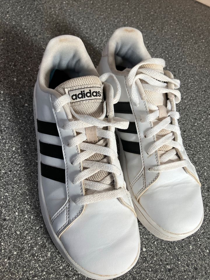 Adidas Sneaker Turnschuhe Größe 36 in Amtzell