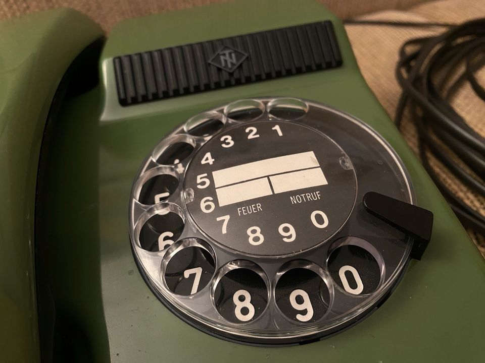 Analoges Wählscheiben-Telefon in grün in Fulda