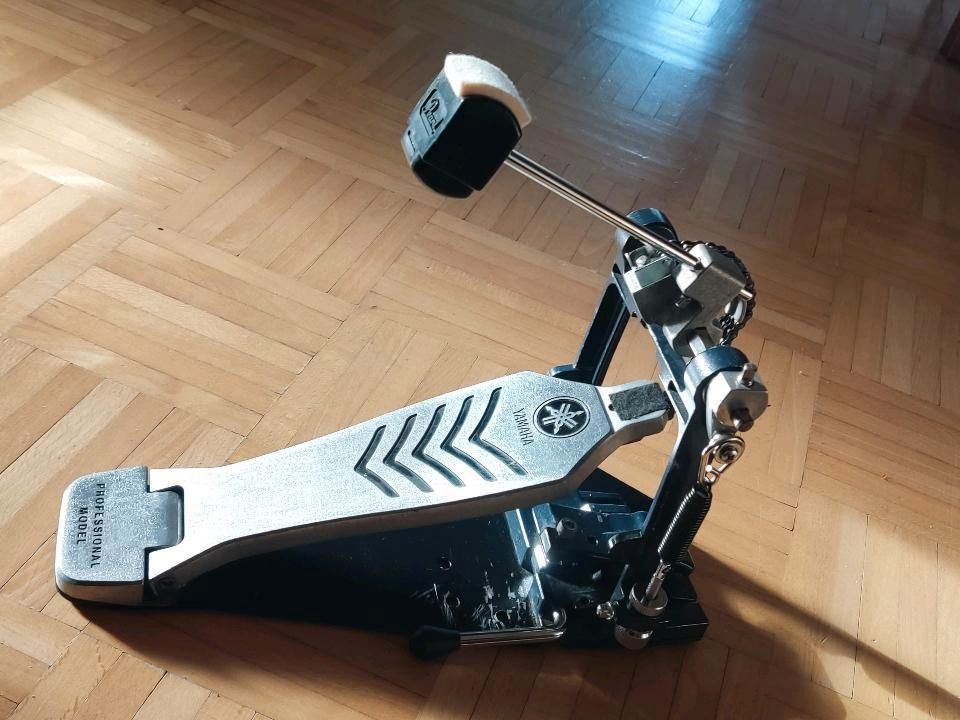 Yamaha FP9310 Fußmaschine, Kick Drum Pedal, Doppelkette, Bandzug in Dresden