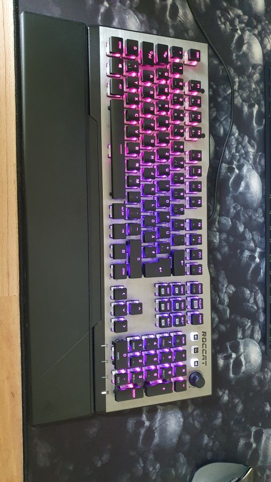 Roccat Vulcan 120 AIMO  Gaming Tastatur mechanisch in Frechen