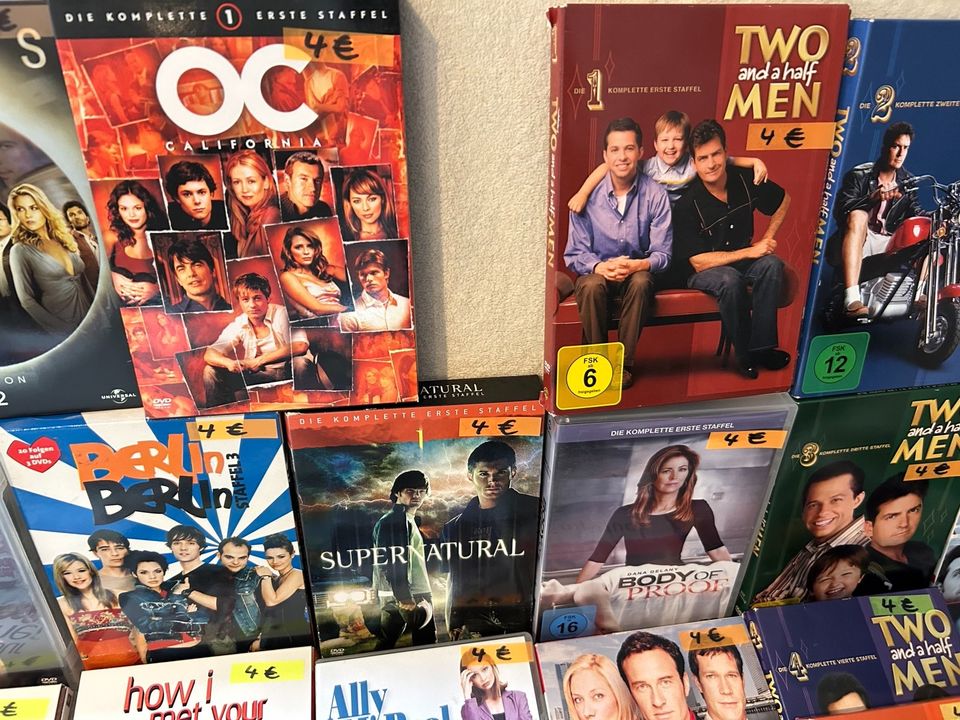 DVD Staffeln Serien Ally McBeal Two and a half Men Grey’s u.a. in Stuhr