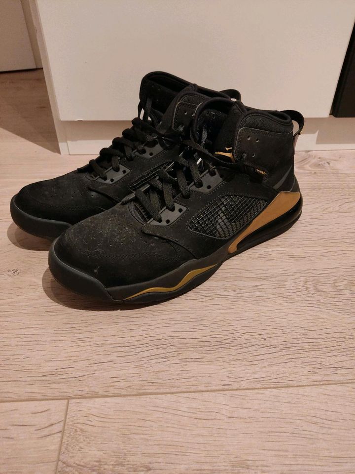 Jordan Mars 270 Schwarz Gold. Schuhe. Farbe --> schwarz Gold in  Niedersachsen - Jever | eBay Kleinanzeigen ist jetzt Kleinanzeigen