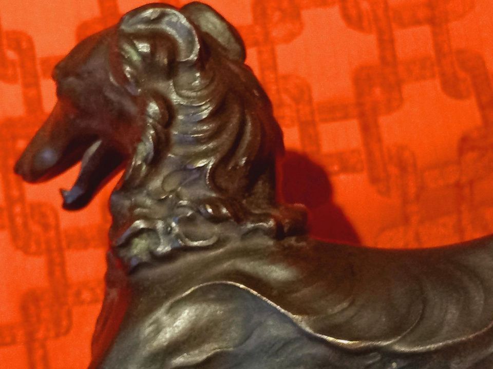 4,7 kg Bronzefigur Windhund Hund Tier Figur auf Marmorsockel in Mülheim (Ruhr)