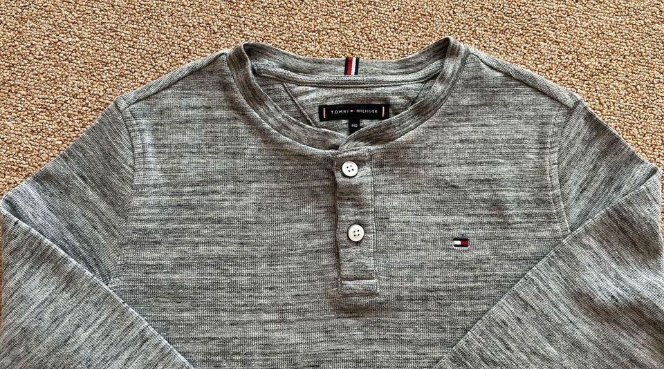 Pullover Tommy Hilfiger Gr.140 grau, selten getragen in Puschendorf