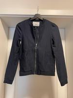 Only Damen Sweatjacke Collagejacke gestreift Nadelstreifen Gr. S Sachsen - Coswig Vorschau