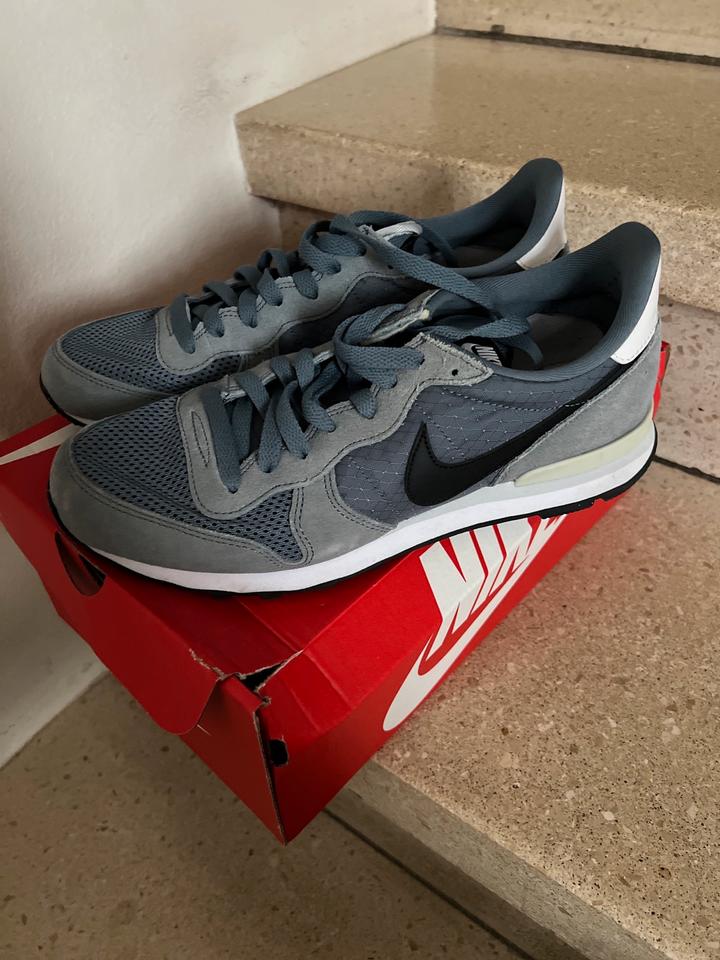 Nike internationalist 42 deals