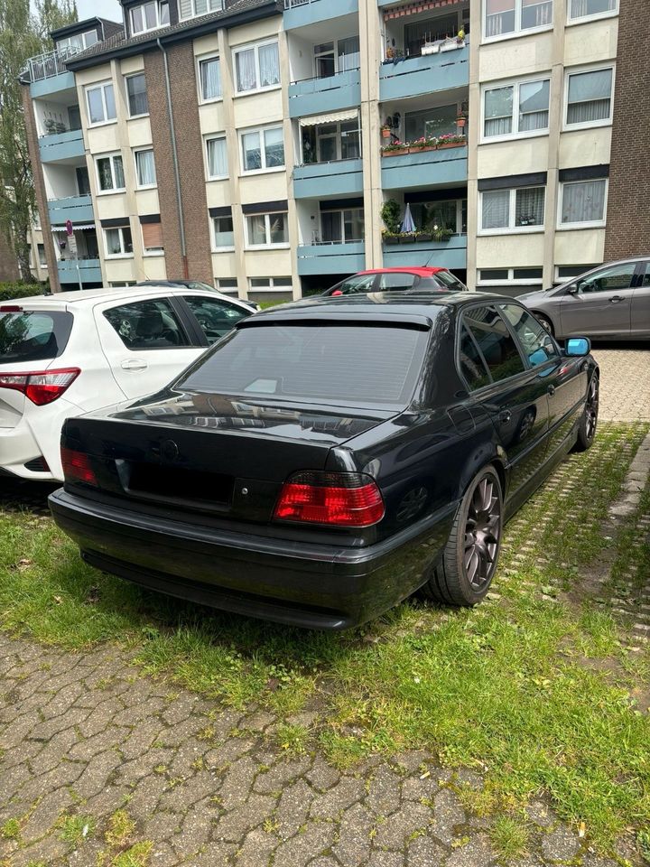 BMW E38 735i VFL Garagenfahrzeug Preis VB in Krefeld