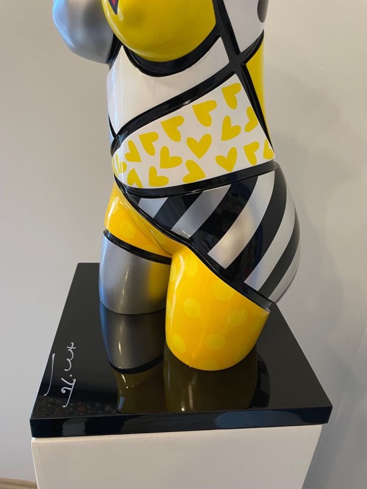 Galerie-Auflösung!! Romero Britto Skulpur "Classic Yellow Torso" in Braunlage